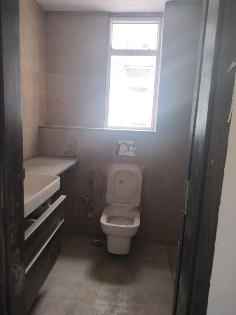 Bathroom, smart-world-orchard 2.5 Bedroom 1185 Sq.Ft. Apartment In Sector 61 Gurgaon 10407165