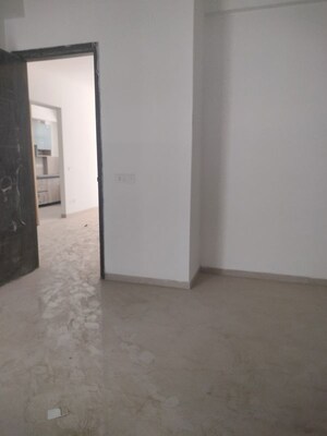Room in 2.5 BHK Apartment at Smart World Orchard, Sector 61 – for Sale