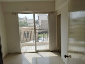 Room in 2 BHK Apartment at Signature Global The Millennia, Sector 37d – for Rent