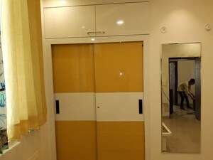 Furnished Amenities in 3 BHK Apartment at Parsvnath Planet, Gomti Nagar – for Rent