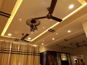 Furnished Amenities in 3 BHK Apartment at Parsvnath Planet, Gomti Nagar – for Rent