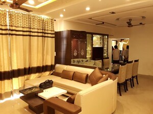 Team Area in 3 BHK Apartment at Parsvnath Planet, Gomti Nagar – for Rent