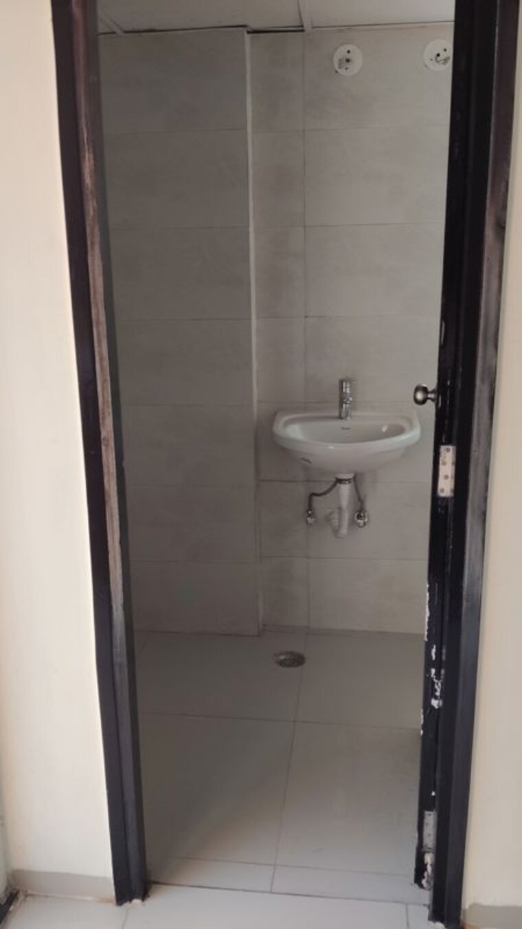 Bathroom, wave-city 2 Bedroom 840 Sq.Ft. Apartment In Wave City Ghaziabad 10407198