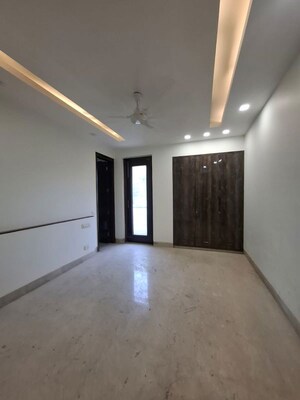 Room in 4 BHK Builder Floor at Maharani Bagh – for Rent