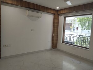 Room in 4 BHK Builder Floor at Maharani Bagh – for Rent