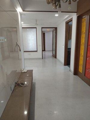 Room in 4 BHK Builder Floor at Maharani Bagh – for Rent