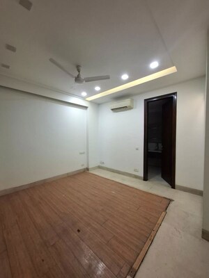 Room in 4 BHK Builder Floor at Maharani Bagh – for Rent