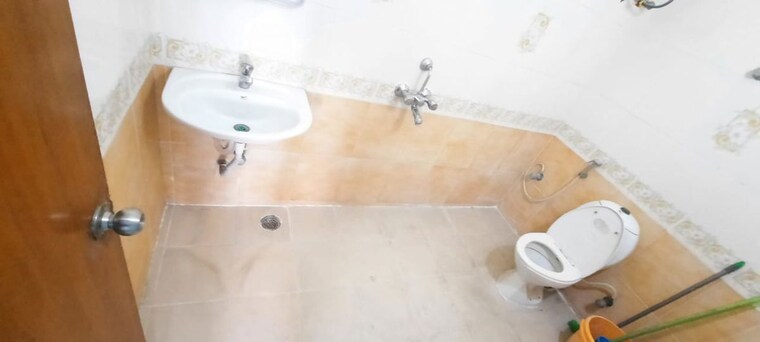 Bathroom, paramount-raghavendra-arisht 3 Bedroom 1450 Sq.Ft. Apartment In Munnekollal Bangalore 10407212
