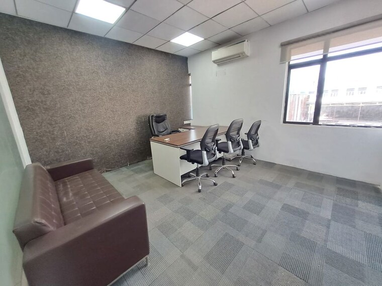 Living Room, sector 63 Commercial Office Space 7000 Sq.Ft. In Sector 63 Noida 10407220