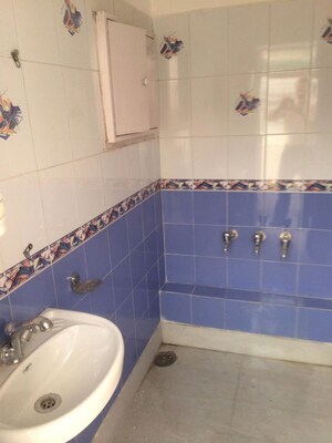 Bathroom in 1 BHK Apartment at Sector 30 – for Rent