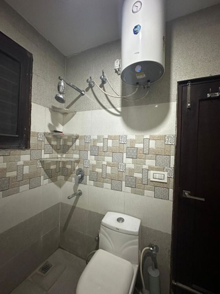 Bathroom, gmada-eco-city 2 Bedroom 200 Sq.Yd. Independent House In North Mullanpur Chandigarh 10407371