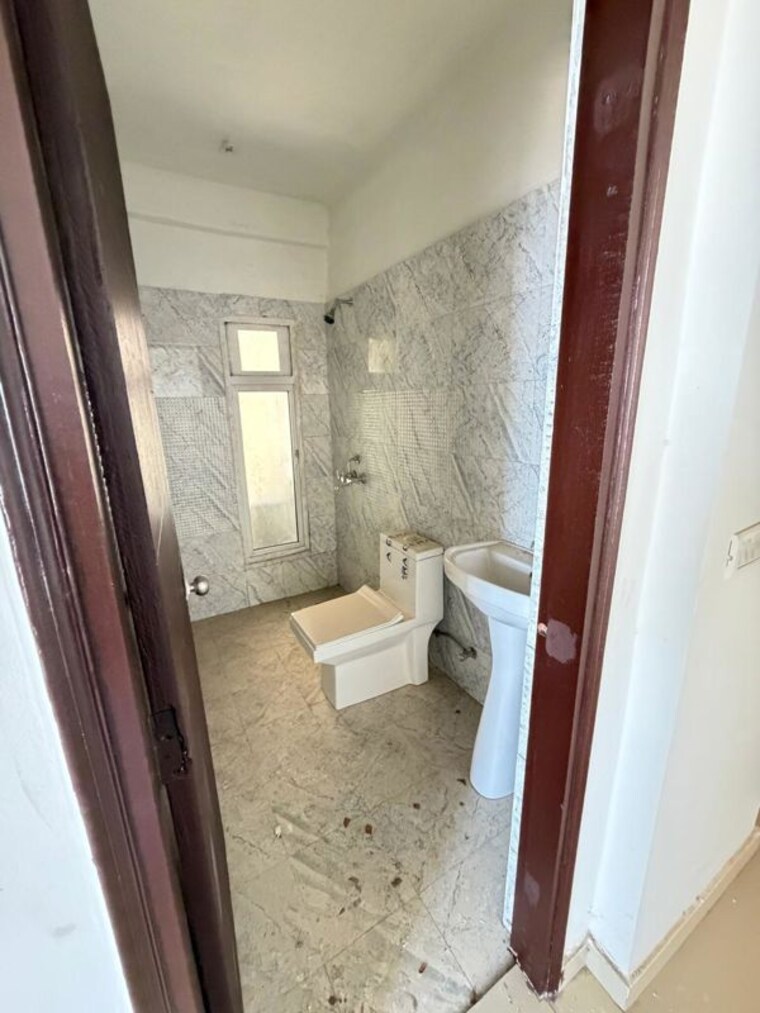 Bathroom, prateek-grand-city 3 Bedroom 1380 Sq.Ft. Apartment In Siddharth Vihar Ghaziabad 10407377