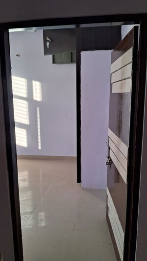 Room in 3 BHK Apartment at Krishna Sagar Colony – for Rent