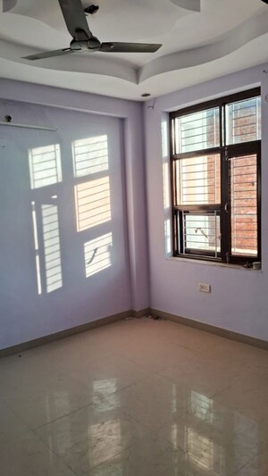 Room in 3 BHK Apartment at Krishna Sagar Colony – for Rent