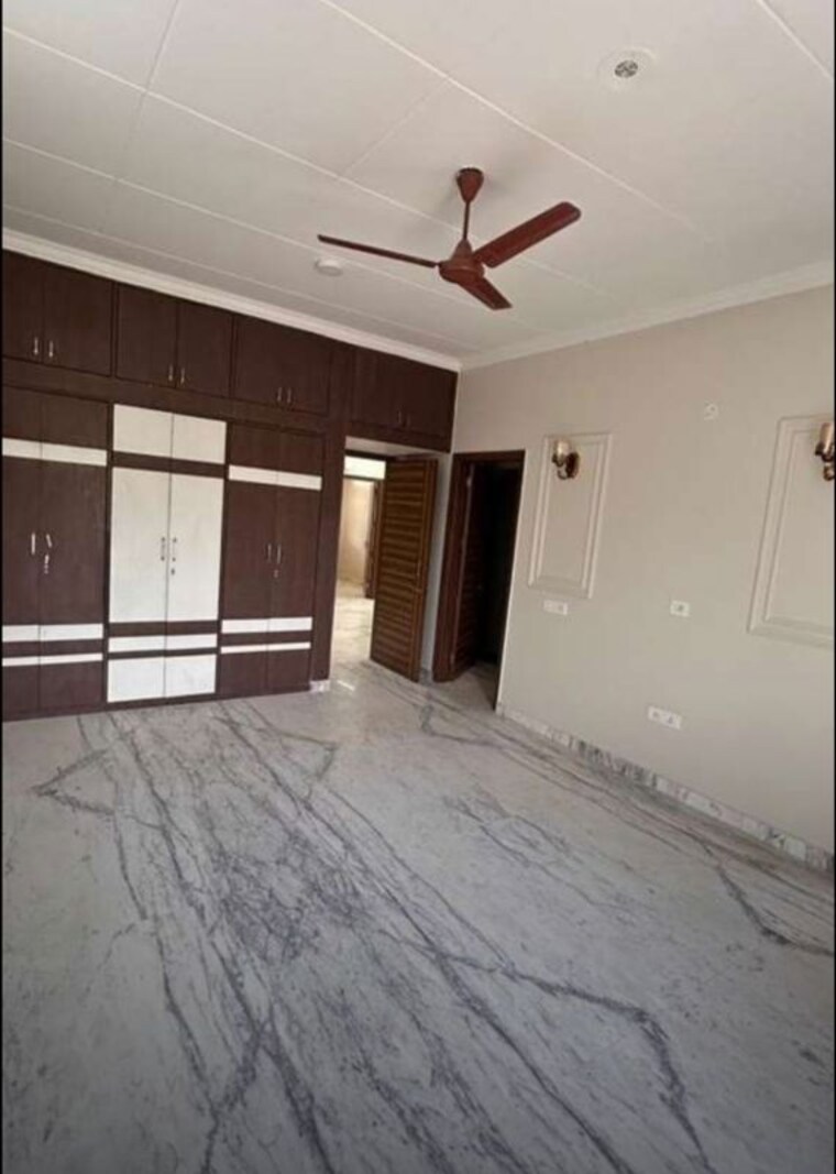 Room, sector 37 4 Bedroom 2600 Sq.Ft. Builder Floor In Sector 37 Chandigarh 10407399