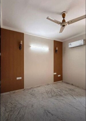 Room in 4 BHK Builder Floor at Sector 37 – for Rent