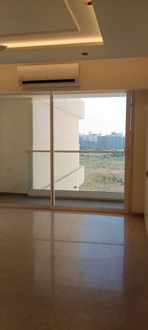 Room in 3 BHK Apartment at Gurukrupa Alaknanda, Vile Parle West – for Sale