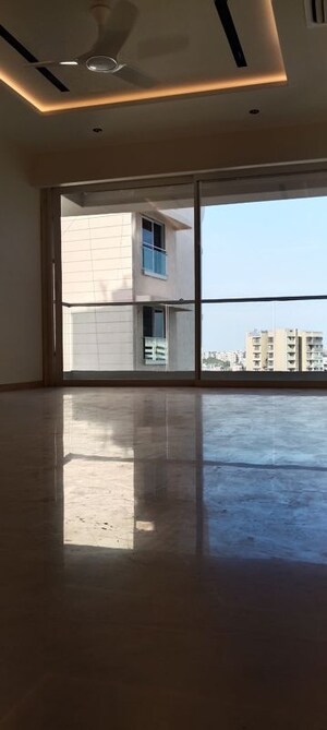 Room in 3 BHK Apartment at Gurukrupa Alaknanda, Vile Parle West – for Sale