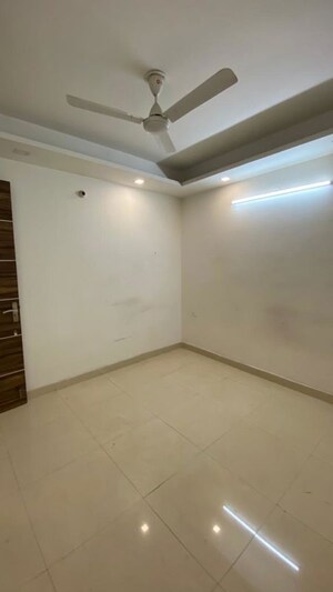 Room in 2 BHK Builder Floor at Saket – for Rent