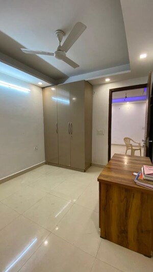 Room in 2 BHK Builder Floor at Saket – for Rent