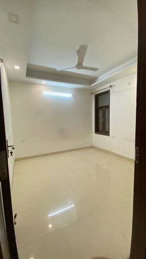 Room in 2 BHK Builder Floor at Saket – for Rent