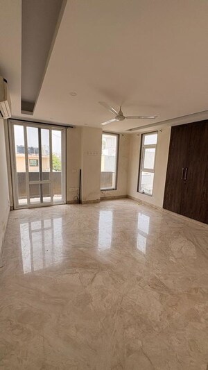 Room in 4 BHK Builder Floor at New Friends Colony – for Rent