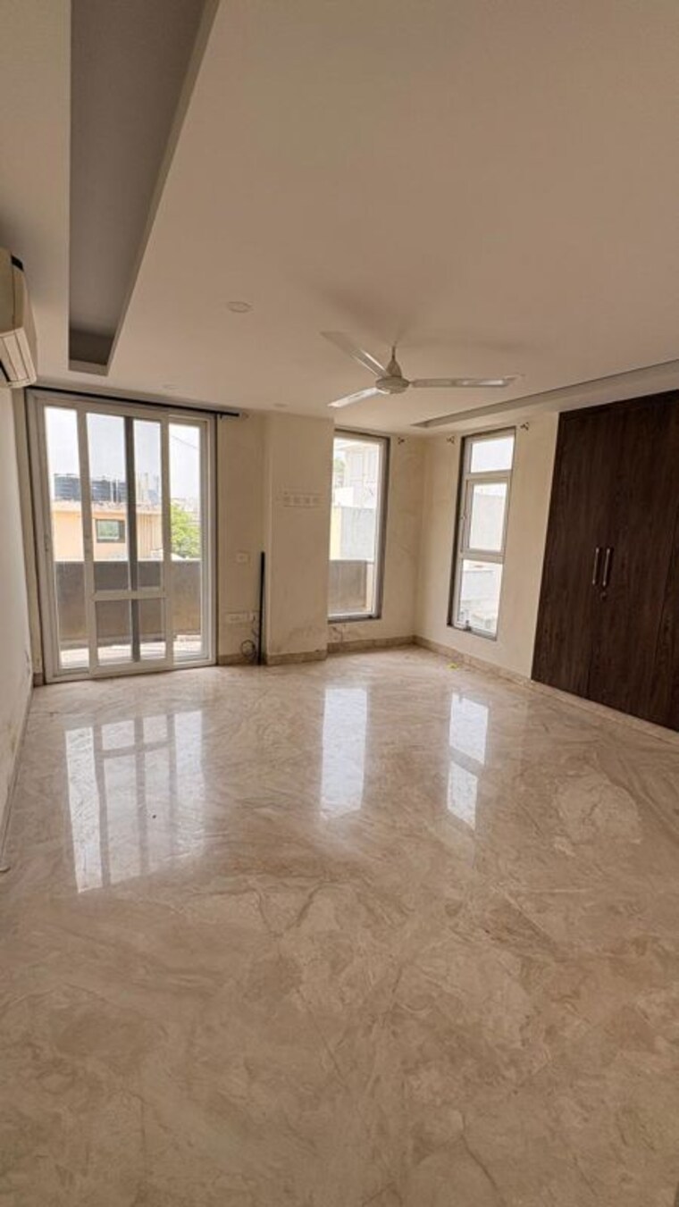 Room, new friends colony 4 Bedroom 4500 Sq.Ft. Builder Floor In New Friends Colony Delhi 10407517