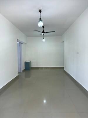 Room in 2 BHK Apartment at Palm Springs Cuffe Parade, Cuffe Parade – for Rent