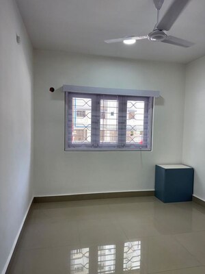 Room in 2 BHK Apartment at Palm Springs Cuffe Parade, Cuffe Parade – for Rent