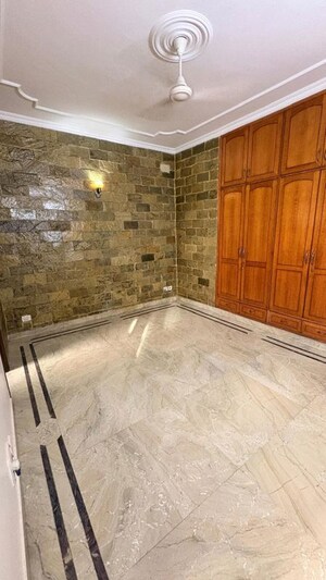 Room in 3 BHK Builder Floor at Gulmohar Park – for Rent