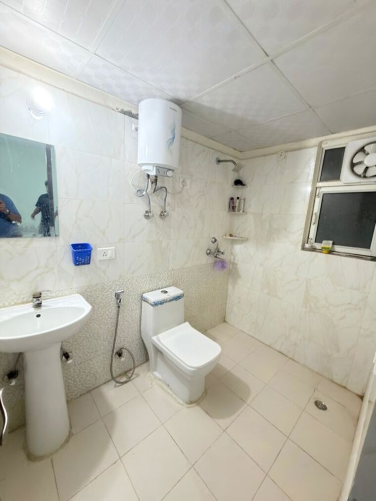 Bathroom, aims-golf-city 3 Bedroom 1350 Sq.Ft. Apartment In Sector 75 Noida 10407569