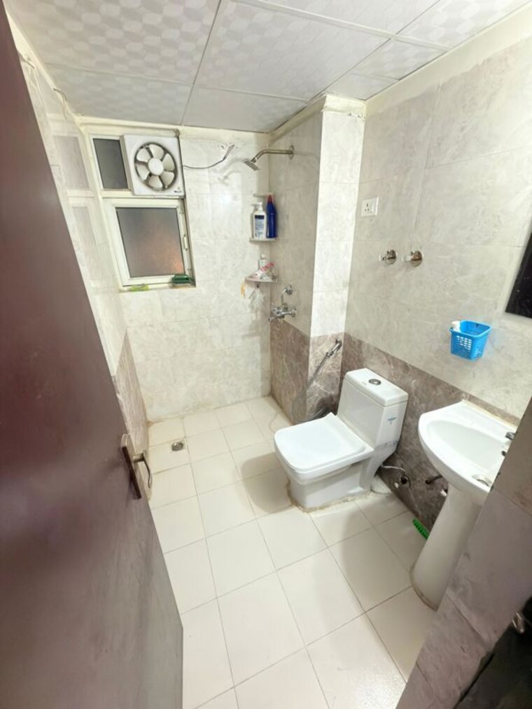 Bathroom, aims-golf-city 3 Bedroom 1350 Sq.Ft. Apartment In Sector 75 Noida 10407569