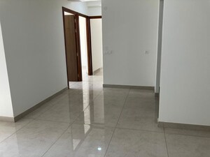 Room in 3 BHK Apartment at Nirala Estate, Tech Zone 4 Greater Noida – for Rent