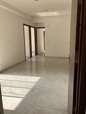 Room in 3 BHK Apartment at Nirala Estate, Tech Zone 4 Greater Noida – for Rent