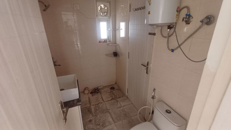 Bathroom, logix-blossom-county 4 Bedroom 2494 Sq.Ft. Apartment In Sector 137 Noida 10407593