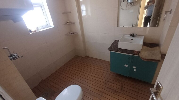 Bathroom, logix-blossom-county 4 Bedroom 2494 Sq.Ft. Apartment In Sector 137 Noida 10407593