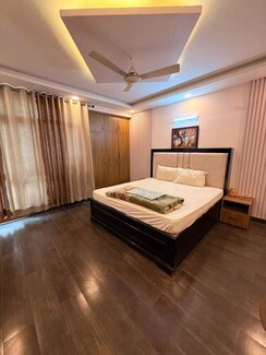 4 BHK + Servant Room Apartment For Sale in Bulland Heights