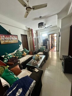 2 BHK Apartment For Rent in Shri Radha Aqua Garden