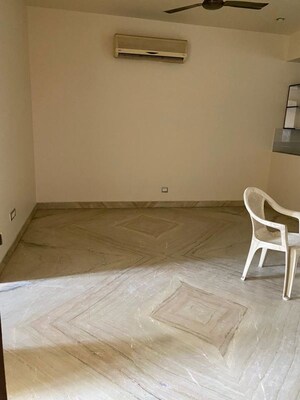 Room in 3 BHK Builder Floor at New Friends Colony – for Rent