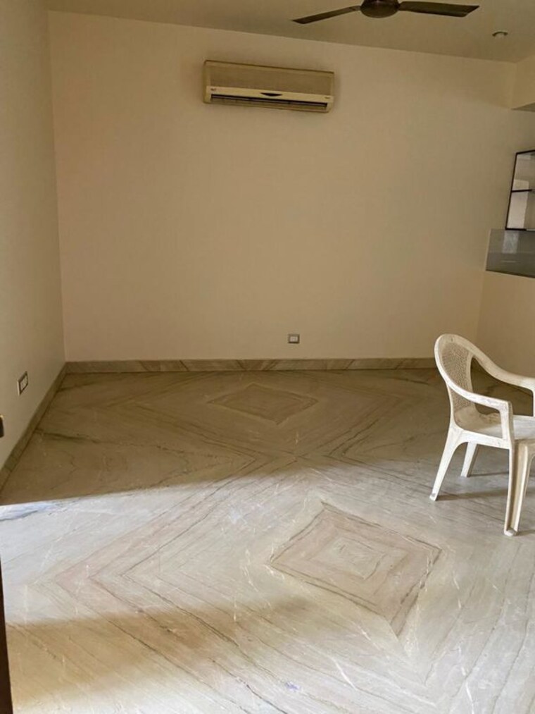 Room, new friends colony 3 Bedroom 2700 Sq.Ft. Builder Floor In New Friends Colony Delhi 10407679