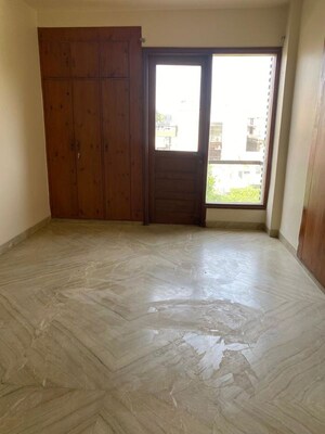 Room in 3 BHK Builder Floor at New Friends Colony – for Rent