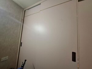 Room in 2.5 BHK Builder Floor at Smart World Orchard, Sector 61 – for Rent