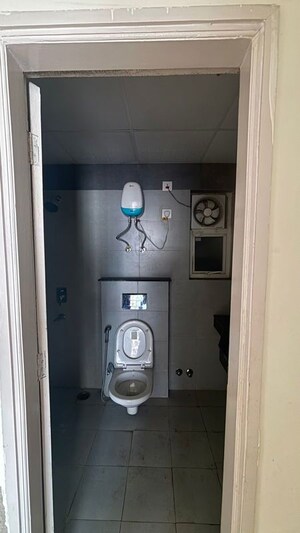 Bathroom in 3.5 BHK Apartment at Pareena Express Heights, Sector 99 – for Rent