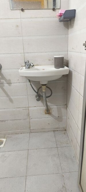 Bathroom in  Pg at ISA Royal Palace, Prabhadevi – for Rent