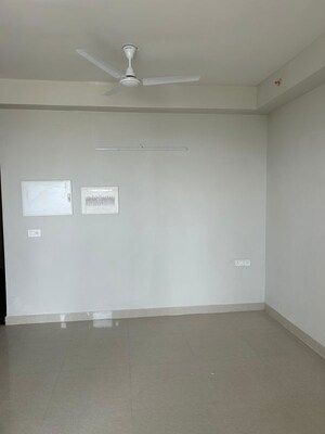 Room in 3 BHK Apartment at Tata Eureka Park, Sector 150 – for Rent