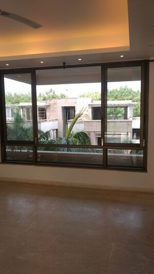 Room in 4 BHK Apartment at SS Hibiscus, Sector 50 – for Rent