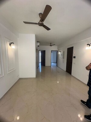Room in 2.5 BHK Builder Floor at Smart World Orchard, Sector 61 – for Rent