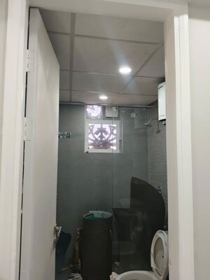 Bathroom in 2.5 BHK Builder Floor at Smart World Orchard, Sector 61 – for Rent