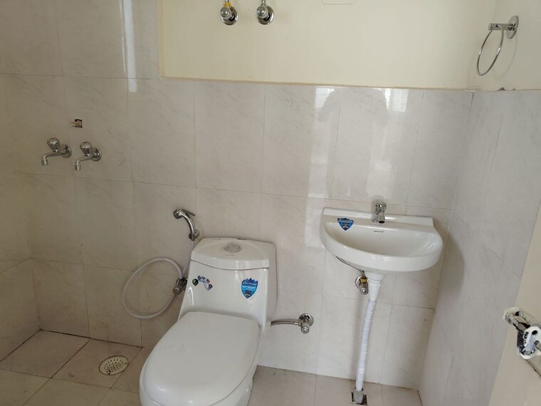 Bathroom, pyramid-midtown 2 Bedroom 800 Sq.Ft. Apartment In Sector 59 Gurgaon 10407750