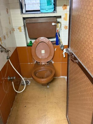 Bathroom in 1.5 BHK Apartment at Navjivan Colony, Mahim – for Rent
